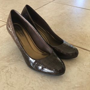 Like New EUC Faux Alligator Comfort Plus Heels